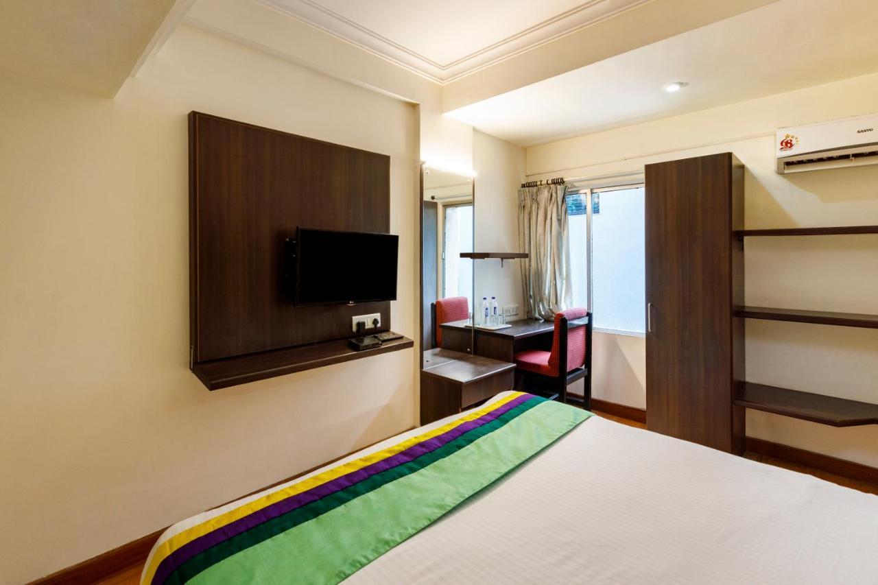 Oyo 2308 Hotel Crown Ahmedabad Eksteriør bilde